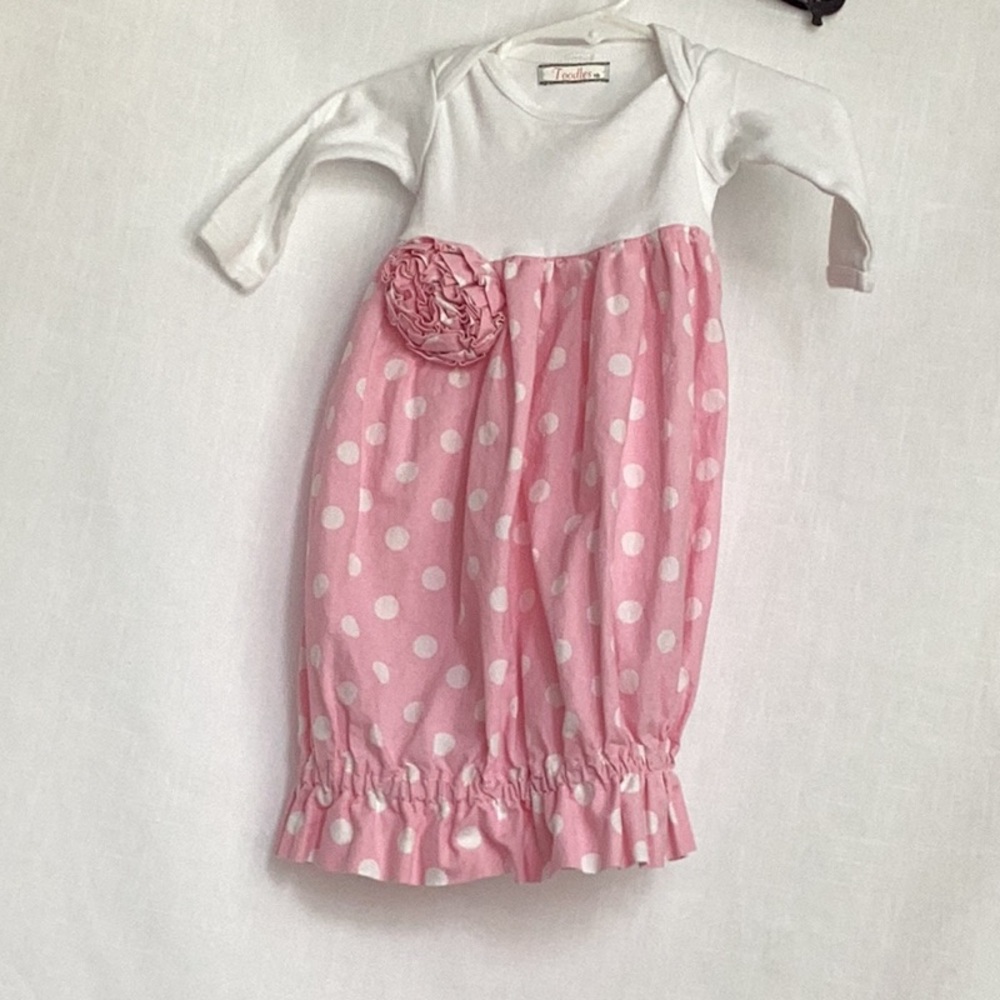 Toodles NB pink and white polka dot onesie sack/gown that gathers by feet